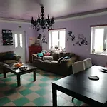 بيت شباب Captain's Log House