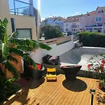 Captain's Log House بيت شباب