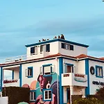 بيت شباب Captain's Log House *