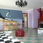 بيت شباب Captain's Log House *
