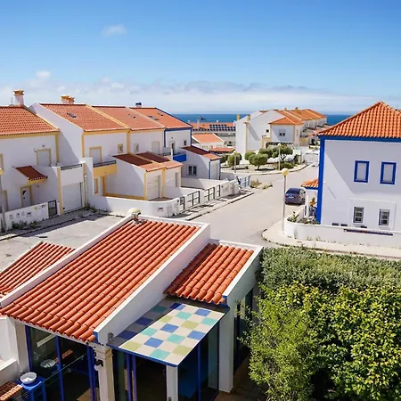 Hostel Captain's Log House Baleal