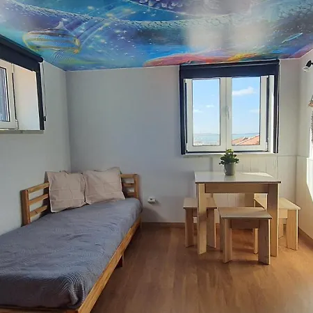 אכסניה Captain's Log House בליאל