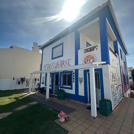 Captain's Log House Ostello Baleal