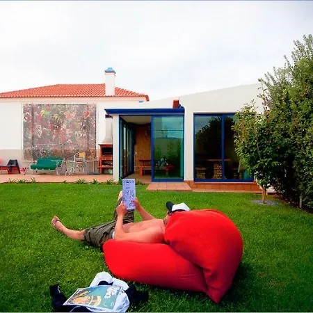 بيت شباب Captain's Log House