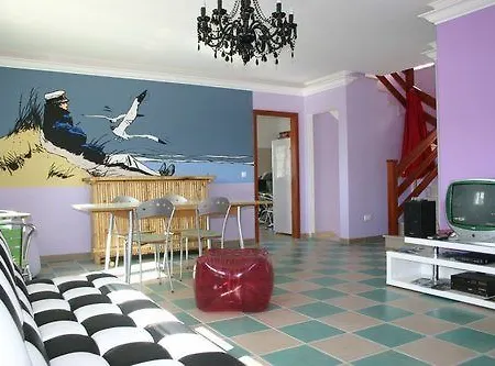 بيت شباب Captain's Log House *