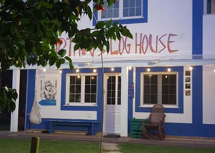 Captain's Log House ホステル